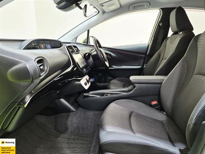 2017 Toyota Prius - Thumbnail