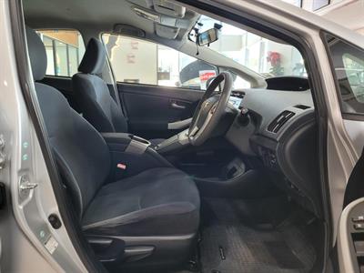 2012 Toyota Prius - Thumbnail