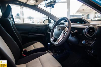 2013 Toyota Aqua - Thumbnail