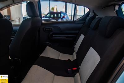 2013 Toyota Aqua - Thumbnail