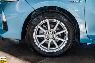 2013 Toyota Aqua - Thumbnail