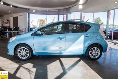 2013 Toyota Aqua - Thumbnail