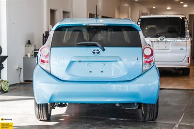 2013 Toyota Aqua - Thumbnail