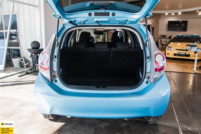 2013 Toyota Aqua - Thumbnail