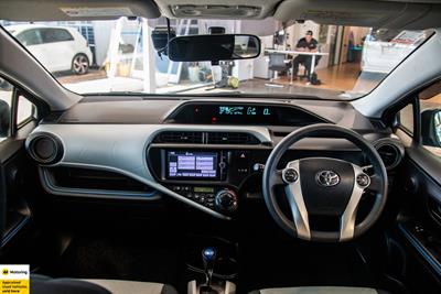 2013 Toyota Aqua - Thumbnail