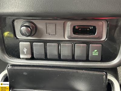 2022 Mitsubishi Outlander - Thumbnail