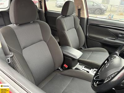 2022 Mitsubishi Outlander - Thumbnail