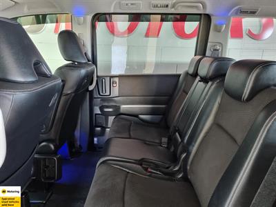 2012 Honda STEPWAGON - Thumbnail