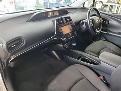 2019 Toyota Prius - Thumbnail