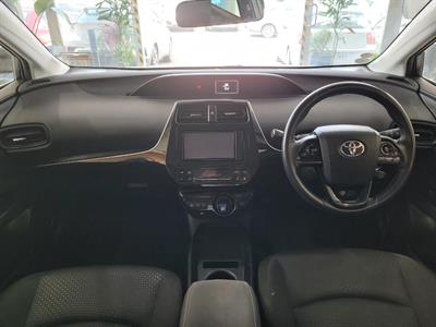 2019 Toyota Prius - Thumbnail