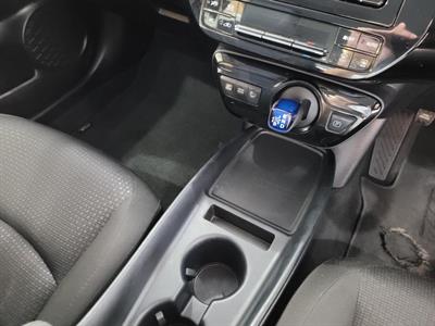2019 Toyota Prius - Thumbnail