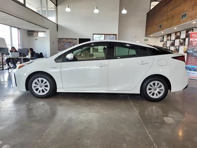 2019 Toyota Prius - Thumbnail