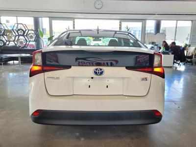 2019 Toyota Prius - Thumbnail