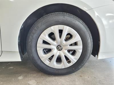 2019 Toyota Prius - Thumbnail