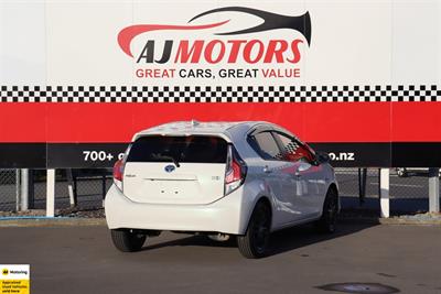 2015 Toyota Aqua - Thumbnail