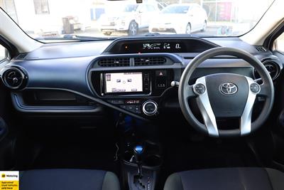 2015 Toyota Aqua - Thumbnail