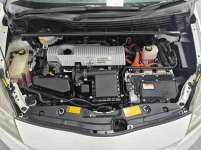 2013 Toyota Prius - Thumbnail