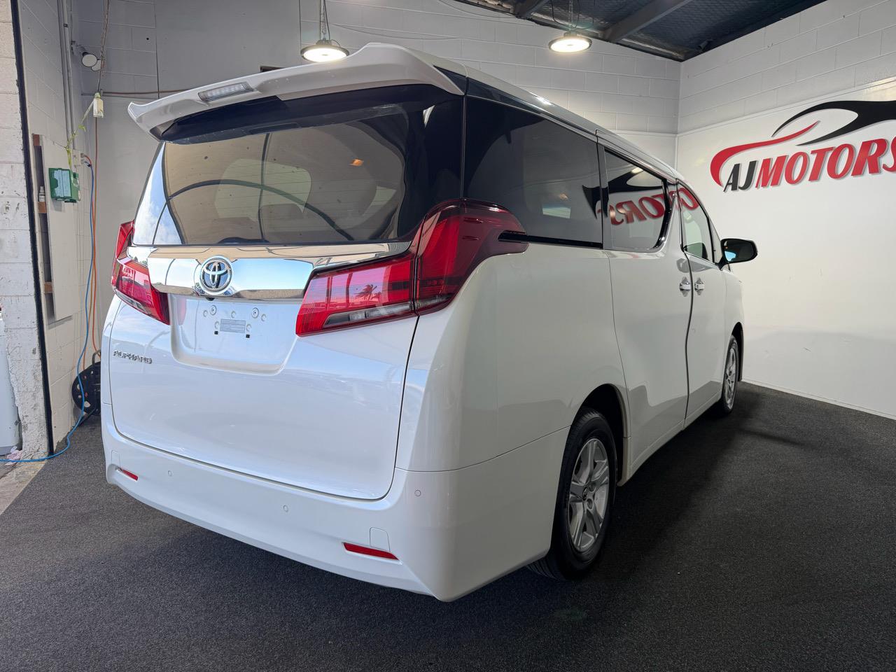 2023 Toyota Alphard