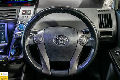 2014 Toyota Prius Alpha - Thumbnail
