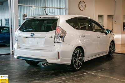 2014 Toyota Prius Alpha - Thumbnail