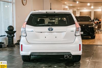 2014 Toyota Prius Alpha - Thumbnail
