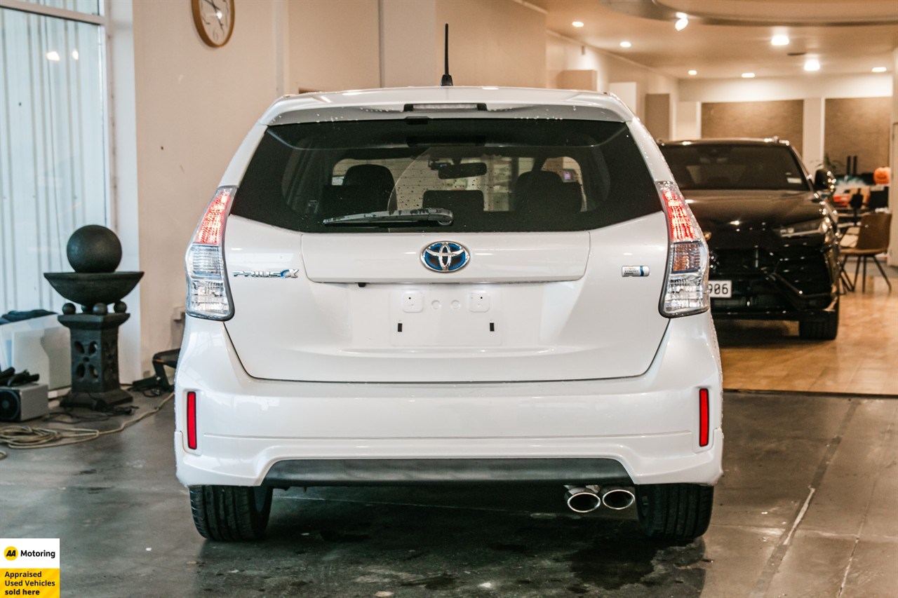 2014 Toyota Prius Alpha