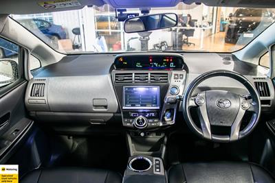 2014 Toyota Prius Alpha - Thumbnail