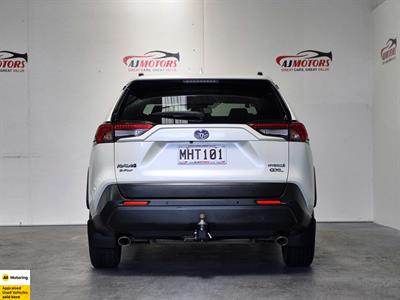 2019 Toyota RAV4 - Thumbnail