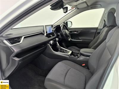 2019 Toyota RAV4 - Thumbnail