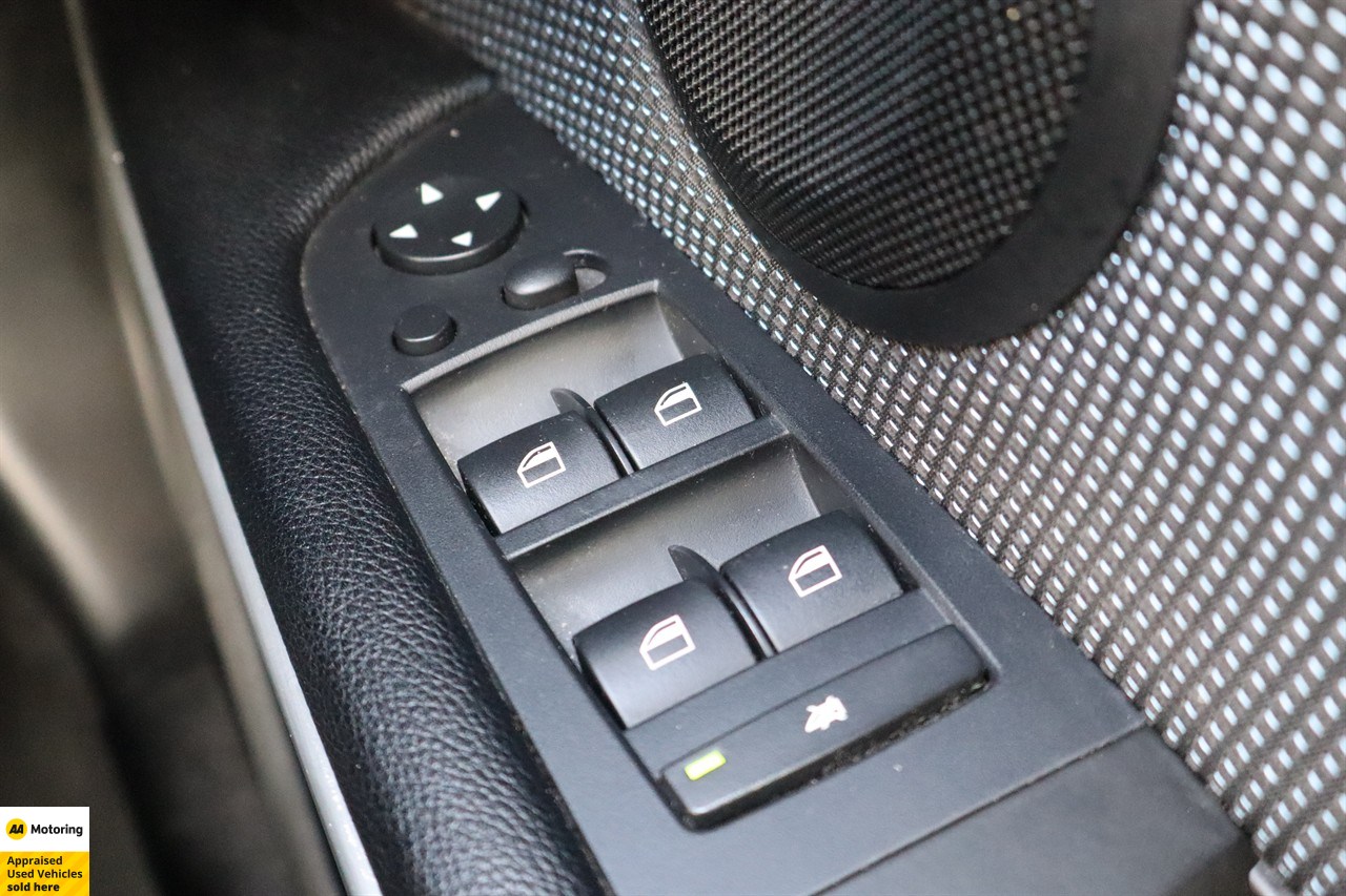 2012 BMW 320i