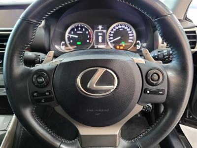 2014 Lexus IS 300h - Thumbnail