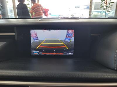 2014 Lexus IS 300h - Thumbnail