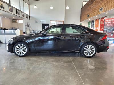 2014 Lexus IS 300h - Thumbnail
