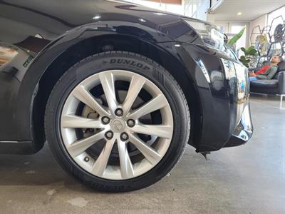 2014 Lexus IS 300h - Thumbnail