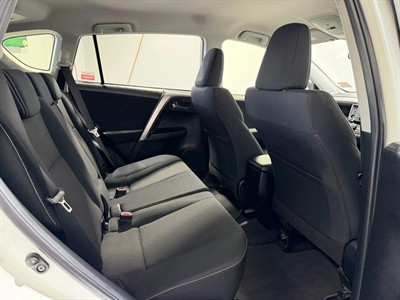 2017 Toyota RAV4 - Thumbnail