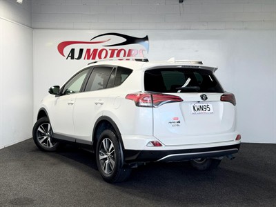 2017 Toyota RAV4 - Thumbnail