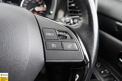 2021 Mitsubishi Outlander - Thumbnail