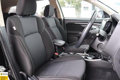 2021 Mitsubishi Outlander - Thumbnail