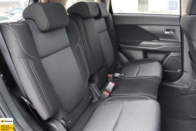 2021 Mitsubishi Outlander - Thumbnail