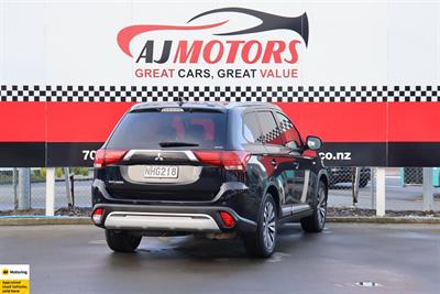 2021 Mitsubishi Outlander - Thumbnail