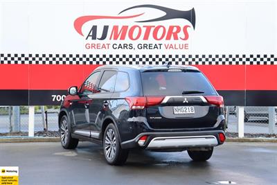 2021 Mitsubishi Outlander - Thumbnail