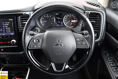 2021 Mitsubishi Outlander - Thumbnail