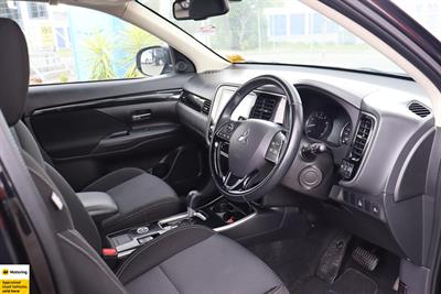 2021 Mitsubishi Outlander - Thumbnail