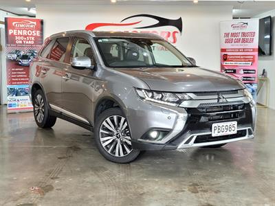 2022 Mitsubishi Outlander - Thumbnail