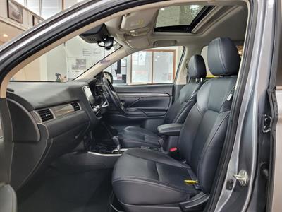 2022 Mitsubishi Outlander - Thumbnail