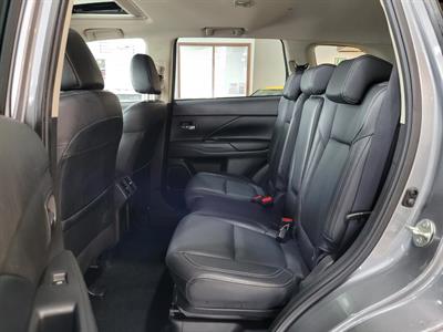 2022 Mitsubishi Outlander - Thumbnail