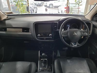 2022 Mitsubishi Outlander - Thumbnail