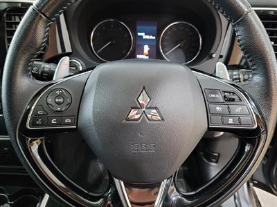 2022 Mitsubishi Outlander - Thumbnail