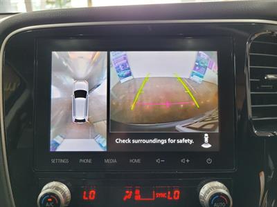 2022 Mitsubishi Outlander - Thumbnail