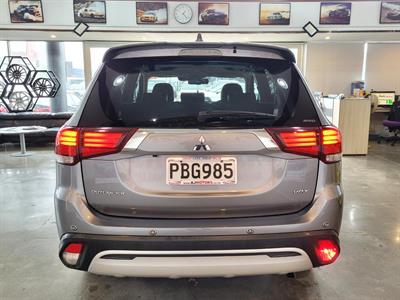 2022 Mitsubishi Outlander - Thumbnail